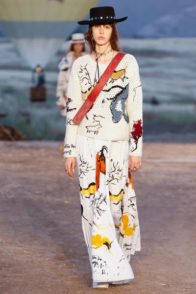 Look 19